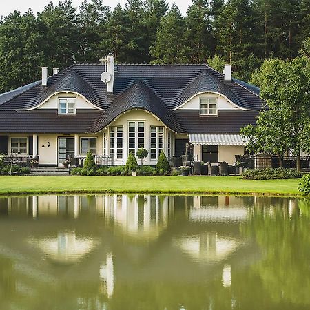 Hubertus Dwor Mysliwski オポーレ エクステリア 写真