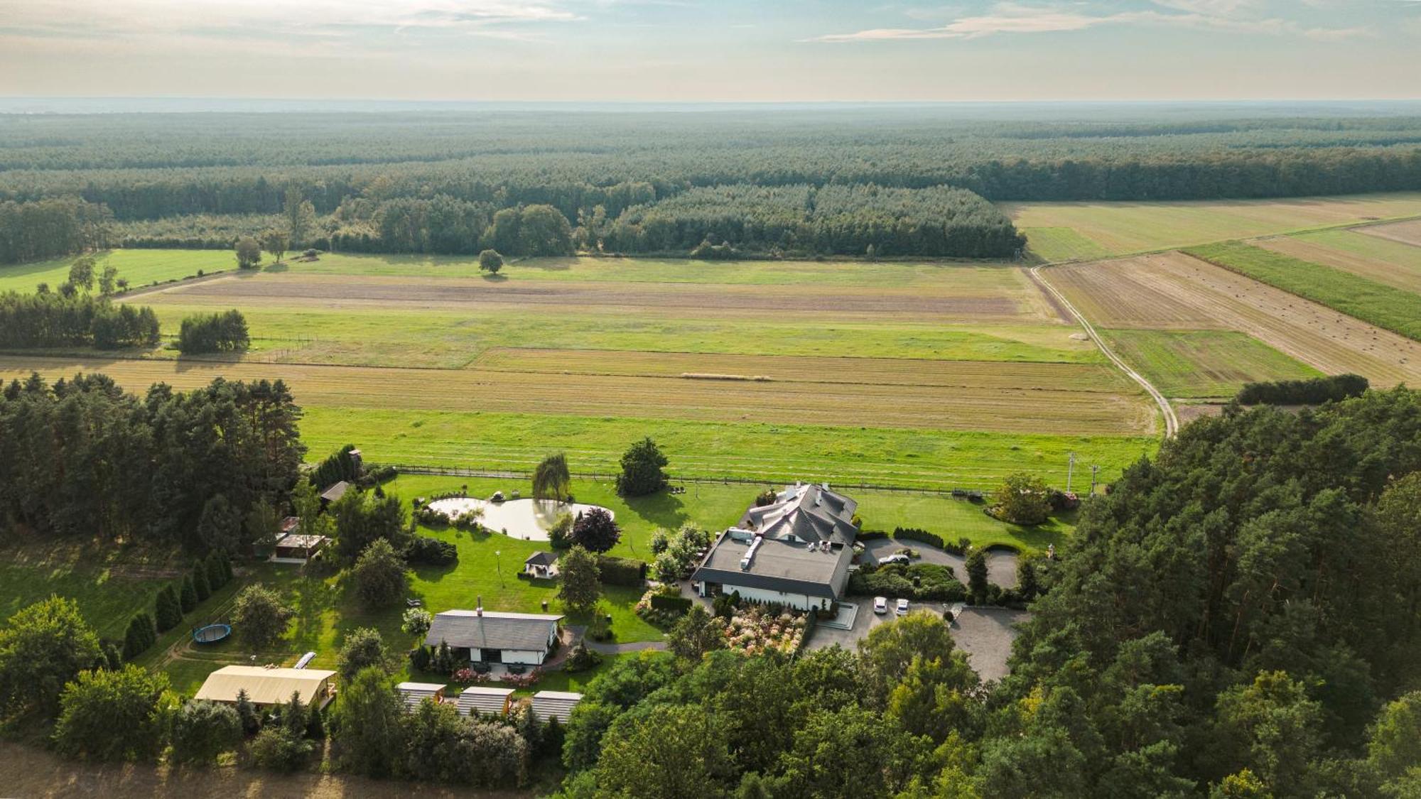Hubertus Dwor Mysliwski オポーレ エクステリア 写真